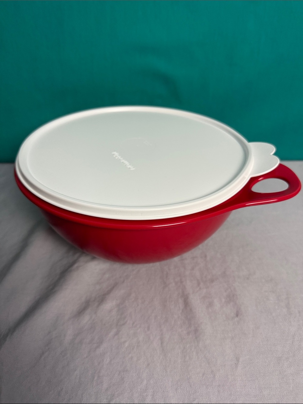NEW Tupperware Jr. That’sa Bowl 12 Cup 2.8L with Seal red